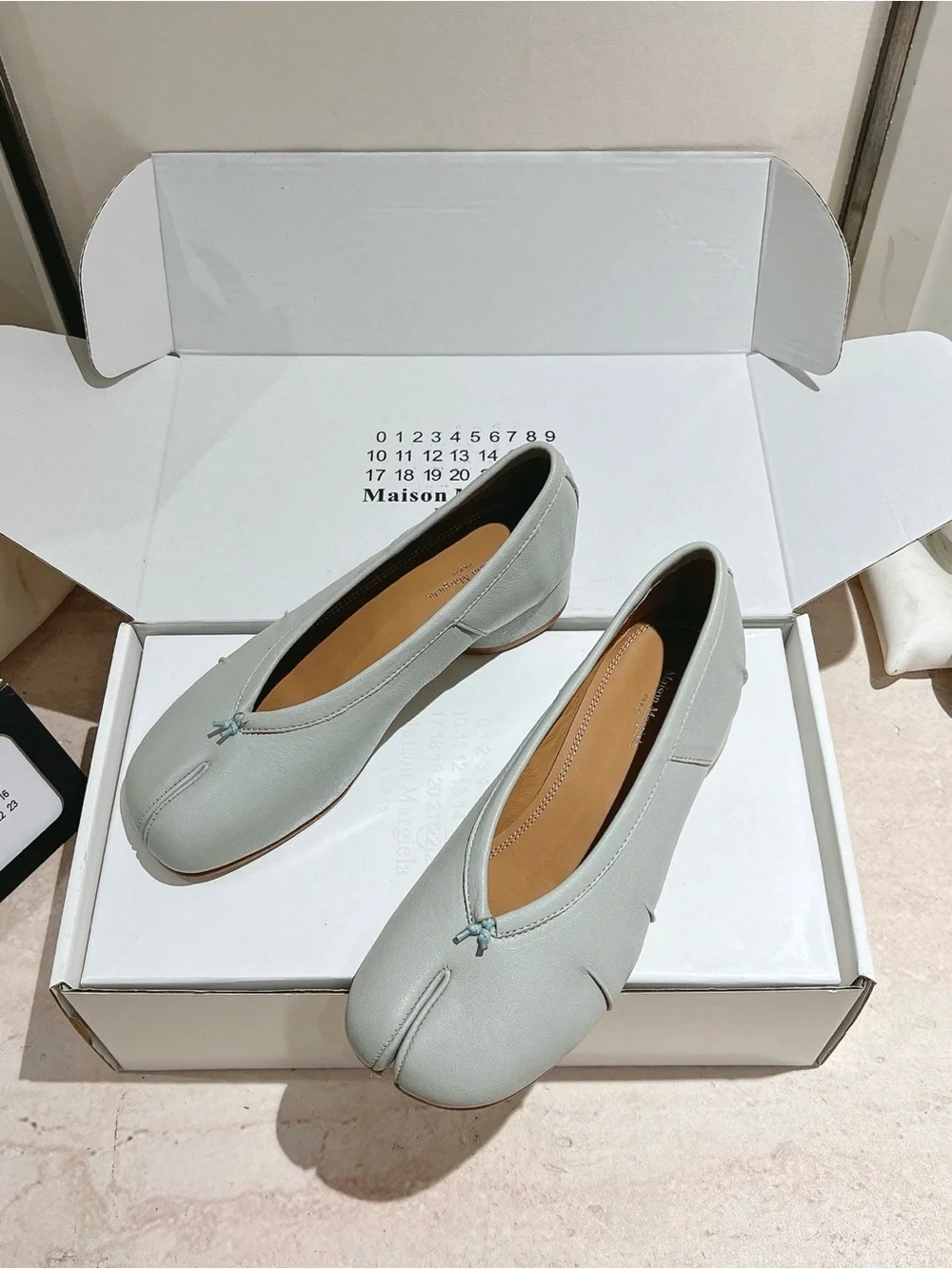 Maison Martin Margiela Women's Split-Toe Leather Flats in Light Gray